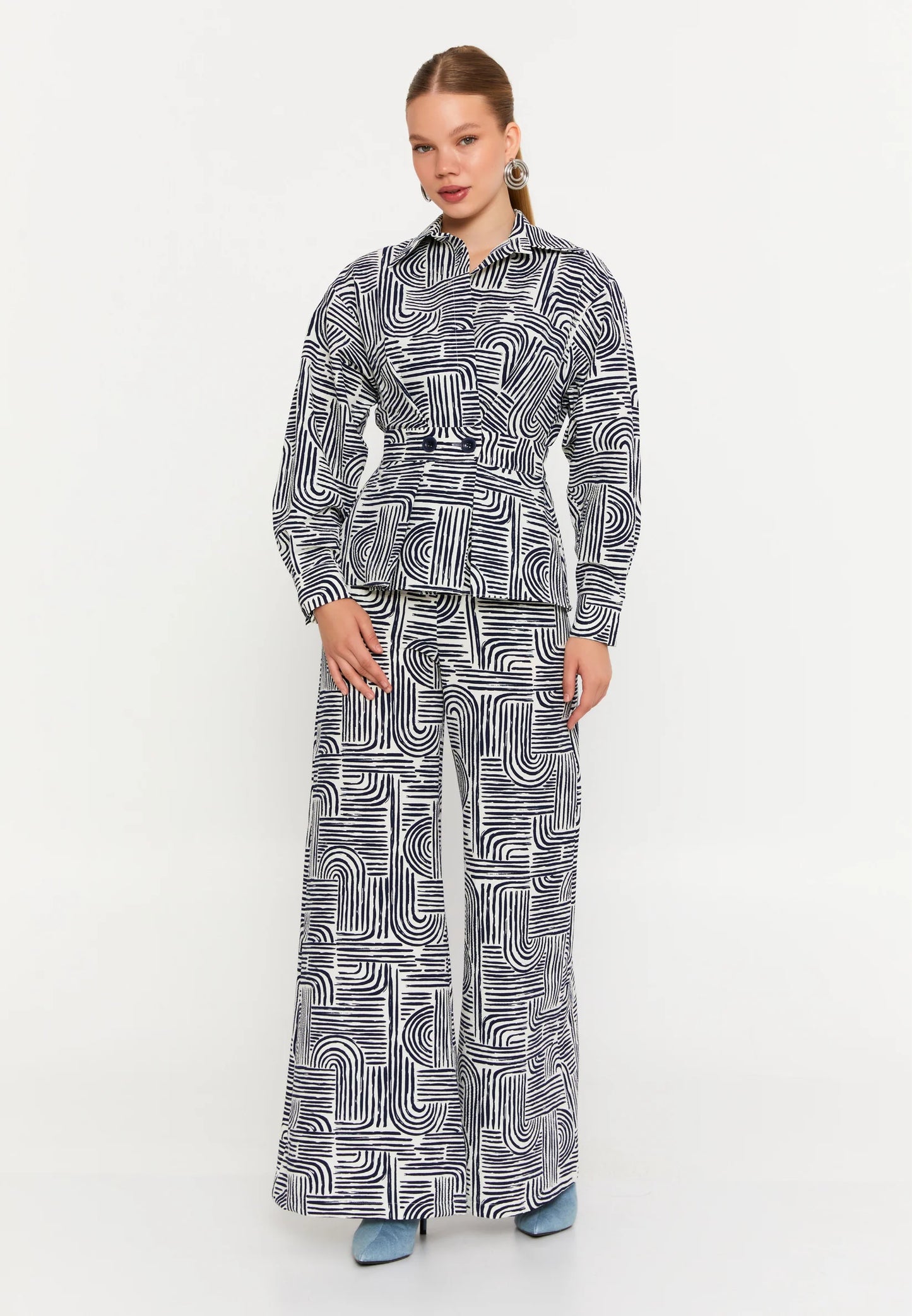 Geometric Buttoned Set