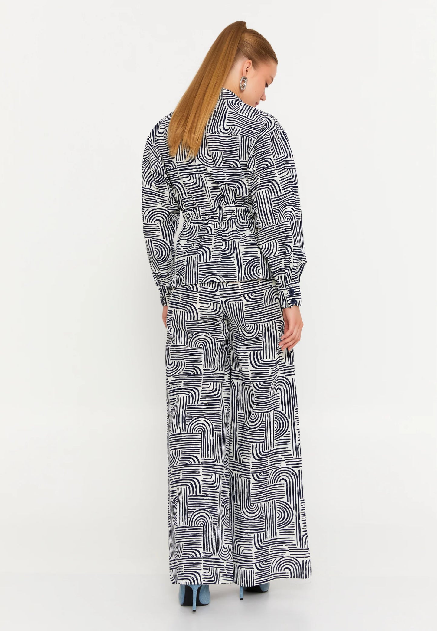 Geometric Buttoned Set