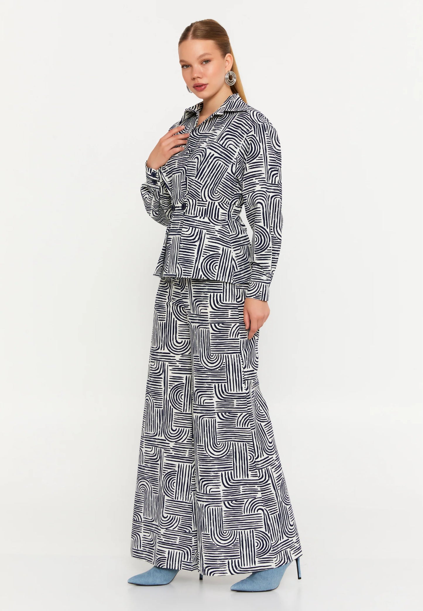 Geometric Buttoned Set