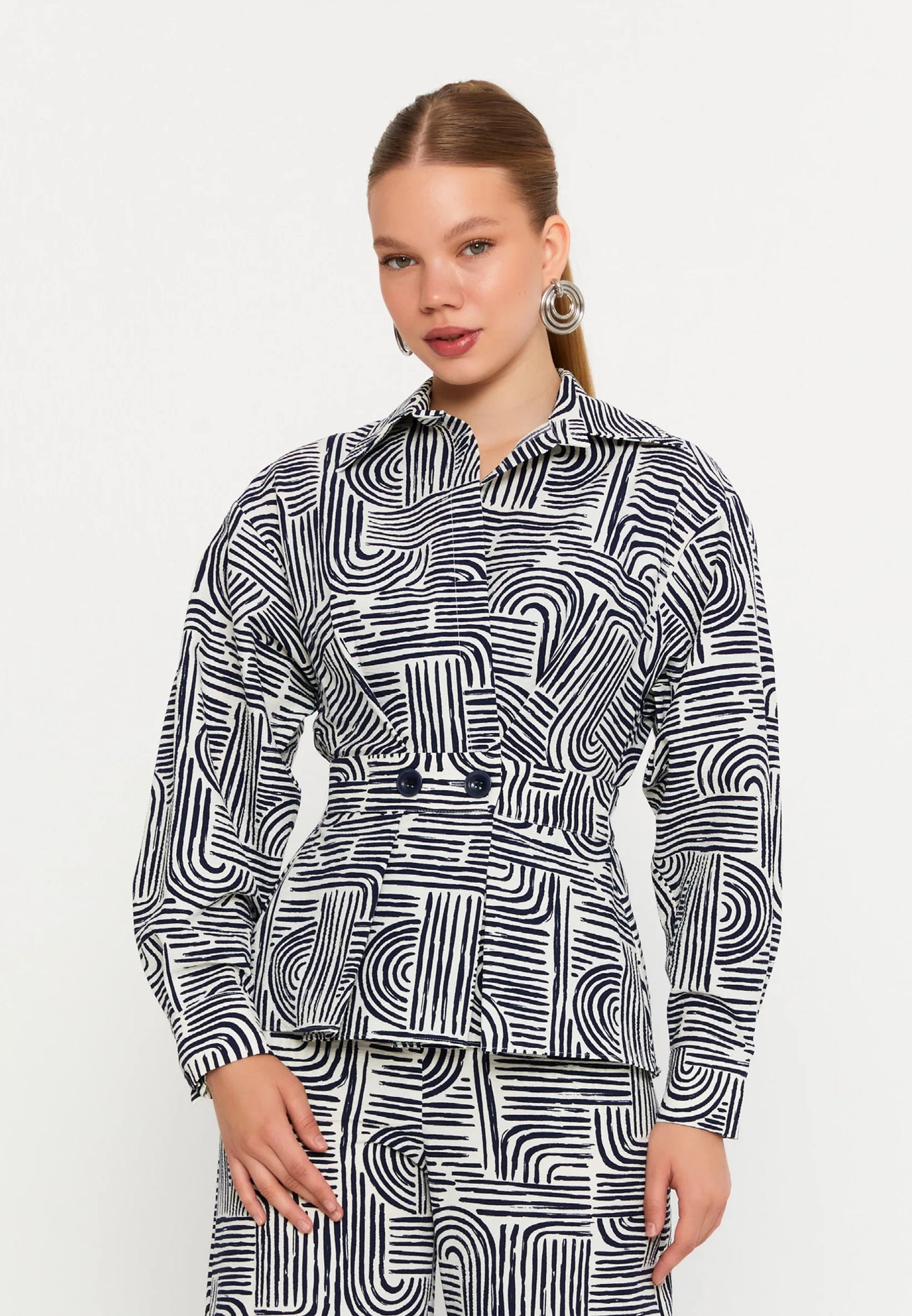 Geometric Buttoned Set