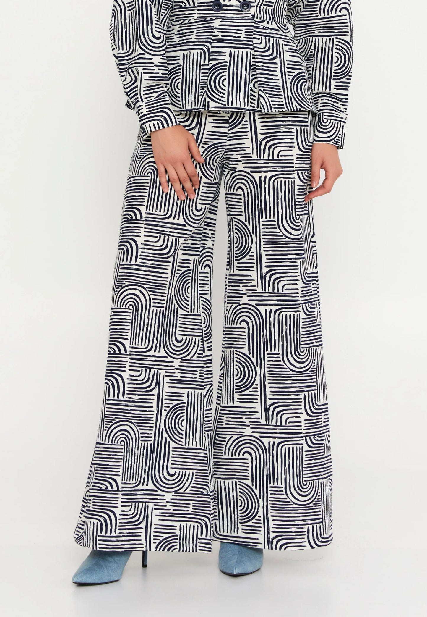 Geometric Buttoned Set